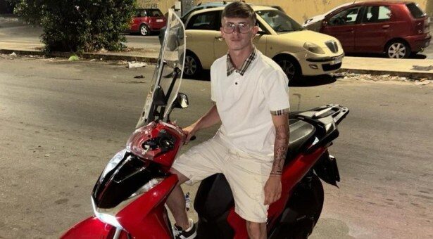 L'ombra della strage di Monreale si allunga con un terzo arresto. Mattias Conti, diciannovenne del quartiere Zen 2 di Palermo, si aggiunge ai due giovani già fermati, incriminato con l'accusa pesantissima di strage. La Procura della Repubblica non ha dubbi: Conti avrebbe partecipato attivamente alla sparatoria del 27 aprile in via Benedetto D’Acquisto, costata la vita ad Andrea Miceli, Massimo Pirozzo e Salvatore Turdo.