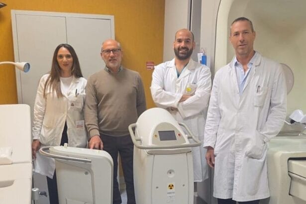 All'Arnas di Palermo il tumore all'utero si combatte con la brachiterapia Dall’ARNAS Civico Di Cristina Benfratelli di Palermo arriva una svolta nel trattamento delle seguenti neoplasie ginecologiche: tumori della cervice uterina e dell’endometrio. L’azienda palermitana, infatti, avvia il primo sistema di Brachiterapia della Sicilia occidentale per il trattamento di questi tumori (l’altro centro ad oggi è in Sicilia orientale).