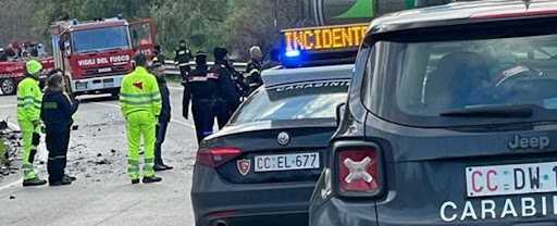 Un grave incidente stradale si è verificato a Villabate, in provincia di Palermo, all'incrocio tra via Catalano Fonduta e via Giulio Cesare. Quattro persone sono rimaste ferite nello scontro tra due auto.