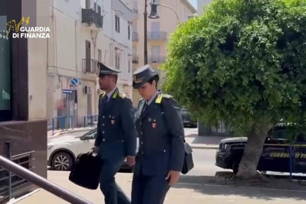 Truffa del Bonus facciate al 90% allo Zen, sequestri per 1,2 milioni di euro I finanzieri del Comando Provinciale di Palermo, su delega della locale Procura della Re-pubblica, hanno dato esecuzione a un’ordinanza emessa dal G.I.P. del Tribunale del capoluogo, con cui è stato disposto il sequestro preventivo per equivalente di 1,2 milioni di euro, pari al profitto derivante dai reati di truffa ai danni dello stato e indebite compensazioni nei confronti di un imprenditore e della relativa impresa attiva nel settore edile.