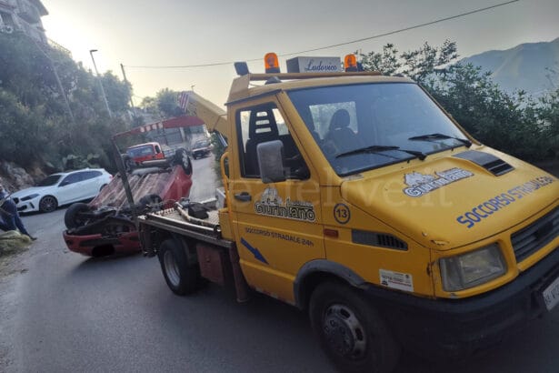 A Monreale alle prime luci dell'alba si è verificato un incidente stradale lungo la via Regione Siciliana, l'arteria che conduce verso la frazione di San Martino delle Scale. L'incidente ha visto coinvolto un giovane automobilista.