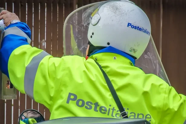 Poste Italiane assume in tutta Italia: opportunità anche in Sicilia Poste Italiane amplia il proprio organico e cerca professionisti qualificati per potenziare la sua rete logistica nazionale. L'azienda offre contratti a tempo indeterminato a figure specializzate in ambito STEM (Scienze, Tecnologia, Ingegneria, Matematica) per supportare la crescente domanda di servizi logistici e l'innovazione tecnologica del settore.