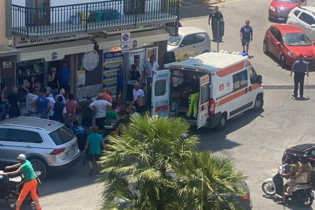Una donna è precipitata dal primo piano di una palazzina in via Bevuto, a Termini Imerese. Al momento non sono note le cause dell’accaduto.