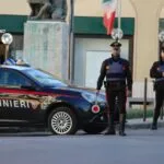 Operazione straordinaria di controllo del territorio allo Zen 1 e Zen 2 di Palermo. I carabinieri della compagnia San Lorenzo hanno dispiegato reparti speciali, unità cinofile e un elicottero per setacciare i due quartieri periferici. Bilancio: un arresto, armi sequestrate, droga nascosta in una casetta giocattolo, oltre un quintale di carne non conforme e sanzioni per 35mila euro.