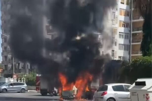 Un’auto elettrica ha preso fuoco ed è esplosa stamattina a Palermo, in via Arcoleo, una traversa di corso Calatafimi.