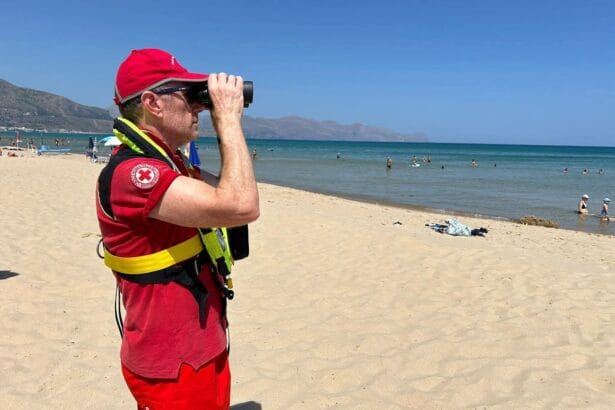 Attimi di grande apprensione sulla spiaggia di Alcamo Marina nel primo pomeriggio di ieri. In una domenica d'agosto affollata di bagnanti, l'allarme è scattato improvvisamente, diffuso dagli altoparlanti della Croce Rossa in servizio di vigilanza: si stava cercando una bambina che si era smarrita.