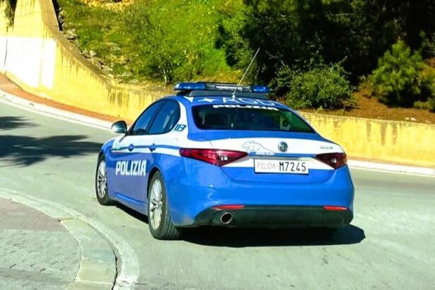 Un bambino di quattro mesi ha avuto una grave crisi respiratoria ieri pomeriggio a Caltanissetta. La Polizia di Stato lo ha soccorso. Un sovrintendente della Polizia Stradale libero dal servizio ha dato l’allarme alla sala operativa della Questura. Una volante è subito partita in aiuto dei genitori.