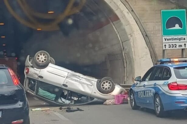 Ore di passione per gli automobilisti in viaggio sull'autostrada A19 Palermo-Catania in questa vigilia di Ferragosto. Un spaventoso incidente, avvenuto in direzione del capoluogo siciliano, ha mandato in tilt la circolazione, creando lunghe code e notevoli disagi. I feriti soccorsi dal 118 sono tre.