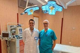Un complesso e delicato intervento di microchirurgia ha permesso di salvare il braccio di un uomo, arrivato in condizioni disperate all'ospedale Villa Sofia Cervello di Palermo dopo essere stato vittima di un profondo morso di cavallo.