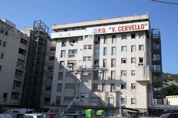 Ancora un episodio di inaudita violenza ai danni del personale sanitario. Un medico del reparto di Nefrologia dell'ospedale Cervello di Palermo è stato vittima di una violenta aggressione da parte di un paziente. L'aggressore, un uomo di 69 anni identificato con le iniziali D.A. e operato solo pochi giorni prima, si è presentato in reparto lamentando un gonfiore al braccio e pretendendo una visita immediata.