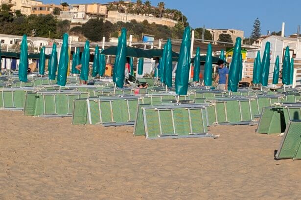"Ci dipingono come speculatori, ma non è così": la rabbia dei balneari siciliani contro il caro-spiagge. Un'accusa che non va giù, un'etichetta che rispediscono al mittente con forza. I balneari siciliani alzano la voce e insorgono contro quella che definiscono una "campagna di stampa indiscriminata" sul caro-ombrelloni. A farsi portavoce della protesta sono Mario Fazio e Gianpaolo Miceli, vertici di Cna Balneari Sicilia, che difendono a spada tratta la categoria.