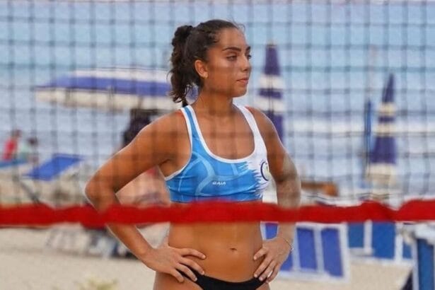 Hanno ricostruito, davanti ai carabinieri, i drammatici momenti di quella notte. Tutti i presenti hanno raccontato la stessa versione dei fatti durante le lunghe ore di ascolto. I carabinieri, durante i primi sopralluoghi nella villa di Bagheria dove si è consumata la tragedia, hanno ritrovato bottiglie di alcol, resti della torta e gli abiti di Simona Cinà, la ventenne che ha perso la vita durante una festa di laurea. Nessuno, tra gli invitati, aveva cercato di nascondere o ripulire la scena.