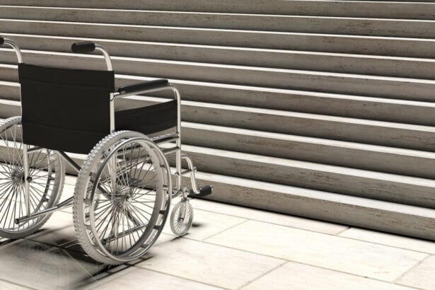 L’eliminazione delle barriere architettoniche è un intervento mirato per migliorare l’accessibilità e la qualità della vita di anziani, persone con disabilità e di tutti coloro che vivono in un ambiente domestico o condominiale non a misura d’uomo. Fortunatamente, la normativa fiscale italiana offre importanti agevolazioni economiche per chi decide di intraprendere lavori mirati al superamento di questi ostacoli strutturali. Quali sono, nello specifico, le spese detraibili e in che misura?