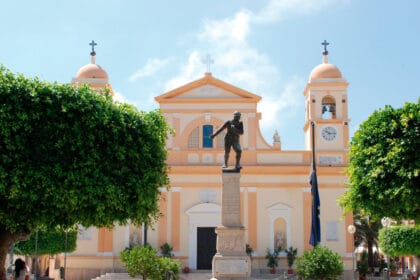 Il progetto G.I.U.B.I.L.E.O. – Gusto, Itinerari, Bellezza e Identità Locale Enogastronomica e Ospitale, promosso dal GAL “Golfo di Castellammare” e sostenuto dall’Assessorato regionale dell’Agricoltura attraverso il PSR Sicilia 2014–2022 – Misura 19, continua il suo itinerario tra luoghi sacri, tradizione e convivialità. Dopo le tappe già svolte a Cinisi, Borgetto, Terrasini e la chiesa di Santa Caterina (già menzionata tra le tappe pregresse), G.I.U.B.I.L.E.O. approda ora a una nuova destinazione per celebrare la ricchezza enogastronomica siciliana.