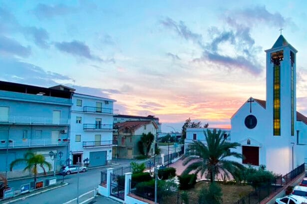 Il progetto G.I.U.B.I.L.E.O. – Gusto, Itinerari, Bellezza e Identità Locale Enogastronomica e Ospitale, promosso dal GAL “Golfo di Castellammare” e sostenuto dall’Assessorato regionale dell’Agricoltura attraverso il PSR Sicilia 2014–2022 – Misura 19, continua il suo viaggio alla scoperta dei luoghi sacri e delle tradizioni che raccontano la Sicilia più autentica. Dopo i partecipati appuntamenti di Cinisi, Borgetto, Partinico e la suggestiva serata di Terrasini del 18 agosto nello a Torre Alba, il percorso approda nuovamente a Partinico per il suo quinto incontro in programma giovedì 21 agosto a partire dalle ore 19:00 per rendere omaggio alla Chiesa di Santa Caterina.