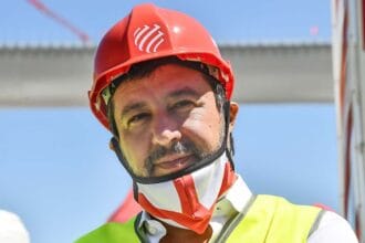 «È un’opera complessa ed è giusto che la Corte di Conti chieda tutti i chiarimenti». Lo ribadisce il vicepremier e ministor dei Trasporti, Matteo Salvini, dopo i chiarimenti chiesti nei giorni scorsi dai giudici contabili sulla delibera Cipess.