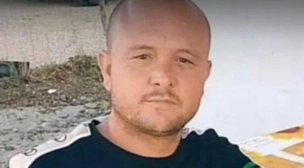 Tragedia alle porte di Roma. Un uomo di 35 anni, Vincenzo D’Amico, originario di Adrano, ha perso la vita in un drammatico incidente stradale avvenuto nel pomeriggio del 30 agosto a Tor San Lorenzo, nel comune di Ardea. Camminava a piedi lungo la via Laurentina in compagnia di un amico e compaesano, quando un'auto li ha travolti in pieno.