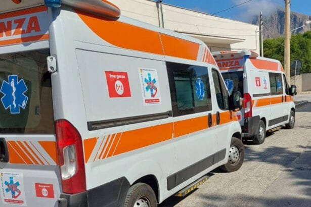 Ancora una morte sul lavoro in Sicilia. La tragedia si è consumata questa mattina, intorno alle 8, in uno stabilimento industriale in contrada Rovettazzo, a Riposto. Un operaio di 47 anni ha perso la vita in un terribile incidente. Secondo una prima ricostruzione dei fatti, l'uomo era impegnato, insieme a un collega, nella realizzazione della tettoia di un nuovo capannone industriale. Per cause ancora in corso di accertamento, avrebbe perso l'equilibrio, precipitando nel vuoto da un'altezza di circa 10 metri.