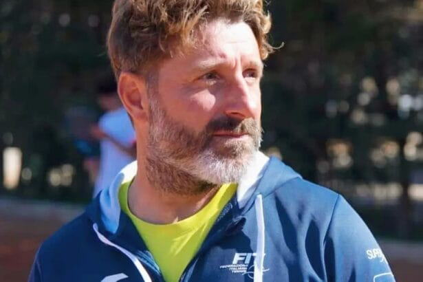 Stando a una prima ricostruzione, ancora al vaglio dei Carabinieri intervenuti sul posto, a tradire Marco sarebbe stata una buca sull'asfalto. Un avvallamento "killer" che gli avrebbe fatto perdere il controllo del mezzo, facendolo schiantare fatalmente. Saranno ora i rilievi e le indagini a dover chiarire la dinamica esatta e ad accertare le responsabilità su una condizione stradale che da tempo solleva polemiche e preoccupazione. Ma mentre la giustizia fa il suo corso, per la comunità agrigentina è solo il tempo delle lacrime.