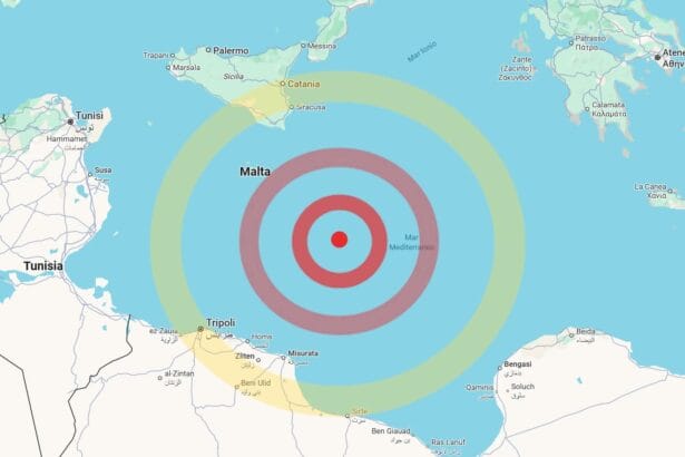 Terremoto, scossa di 5.1 nel Mediterraneo: tremore avvertito in Sicilia PALERMO - Una forte scossa di terremoto ha interessato nella tarda mattinata di oggi, lunedì 15 settembre 2025, il Mar Mediterraneo centrale, generando apprensione in diverse aree della Sicilia e a Malta. L'evento sismico, di magnitudo 5.1 secondo i dati diffusi dal Centro Sismico Euro-Mediterraneo (EMSC), è stato registrato precisamente alle ore 11:55 italiane.