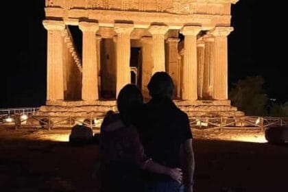 Musei aperti a Pasqua e Pasquetta come di consueto, ma quest'anno con un vantaggio in più: Pasqua cade nella prima domenica del mese, quindi l'ingresso sarà gratuito in tutti i luoghi della cultura istituzionali. E con le previsioni che promettono sole, sarà un piacere raggiungere i parchi archeologici e i siti all'aperto. Si potrà andare a salutare il Satiro a Mazara del Vallo, ascoltare i suoni dell'Orecchio di Dioniso a Siracusa, visitare la mostra su Fausto Pirandello alla Valle dei Templi, pedalare tra i sentieri del parco di Selinunte, raggiungere a piedi il teatro antico di Segesta o ammirare il mare dall'alto a Taormina.