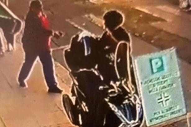 Omicidio a Palermo, attende il cognato fuori dal lavoro e gli spara, "colpa" di una casa Una scia di sangue sull'asfalto di Palermo, nata da rancori che covavano tra le mura domestiche. Una casa nel cuore della Kalsa, donata alle nipoti, è diventata il detonatore di una furia omicida che ha spezzato una famiglia. Giuseppe Cangemi, operaio della Rap di 62 anni, è accusato di aver freddato il cognato, Stefano Gaglio di 39 anni, con tre colpi di pistola al ventre. L'agguato è scattato lunedì mattina in via Oberdan, davanti al magazzino della farmacia Sacro Cuore dove Gaglio lavorava da anni.