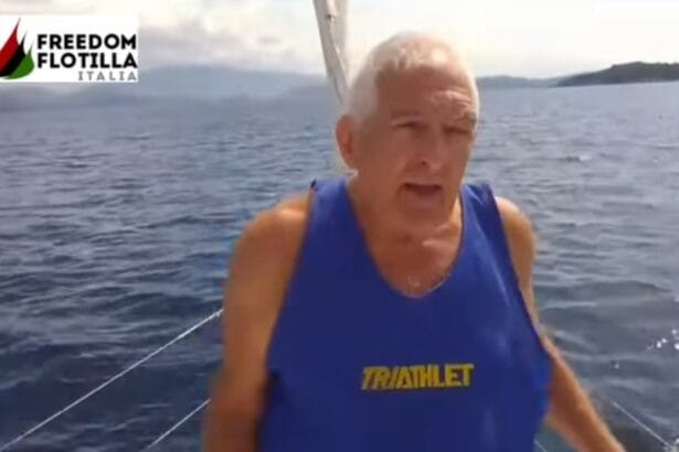 Settantasette anni, radici palermitane e una vita spesa nell’impegno sociale: Nino Rocca è salpato a bordo della Lady J da Otranto per unirsi alla Freedom Flotilla Italia, la missione internazionale che punta a rompere l’assedio di Gaza portando aiuti umanitari. Operatore sociale di lungo corso e attivista civico, Rocca ha spiegato così la sua scelta: «Sono qui per affermare che la mia vita non vale più di quella di un palestinese. Non possiamo continuare a distogliere lo sguardo davanti alla sofferenza quotidiana di un intero popolo».