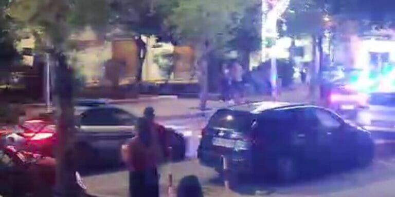 Una notte di terrore ha squarciato la sacralità della festa patronale, trasformando la borgata marinara di Sferracavallo in un teatro di violenza inaudita. Quella che doveva essere una celebrazione di fede in onore dei Santi Cosma e Damiano si è tramutata in un incubo, lasciando dietro di sé una scia di paura, due feriti e un'intera comunità sotto shock.