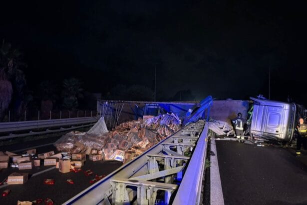 Una mattinata da dimenticare per chiunque si sia messo in viaggio sull'autostrada A29 Palermo-Mazara del Vallo. L'arteria che collega il capoluogo con il resto della Sicilia occidentale si è trasformata in una vera e propria trappola per migliaia di automobilisti, a causa di due distinti incidenti che hanno di fatto spezzato in due la viabilità, bloccando entrambe le carreggiate.