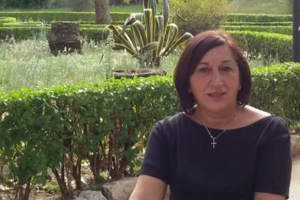 Cade in un canale di scolo e muore: tragedia nel Palermitano, vittima una 59enne Tragedia nel pomeriggio di ieri a Borgetto, dove ha perso la vita Benedetta Mandarò, 59 anni, dipendente dell'Azienda Sanitaria Provinciale di Palermo. La donna è deceduta in seguito a una rovinosa caduta avvenuta in via Romitello, nel centro del paese.