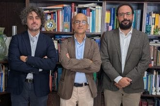 Una scoperta palermitana potrebbe cambiare la vita di migliaia di anziani: un farmaco anticoagulante si è dimostrato capace di proteggere il cervello dal declino cognitivo. A svelarlo è un'innovativa ricerca che arriva da Palermo, dove un team di medici ha utilizzato l'intelligenza artificiale per fare luce su un tema delicatissimo.
