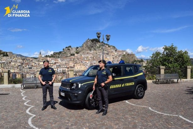 I Finanzieri del Comando Provinciale di Enna, nell’ambito della costante azione di vigilanza svolta dal Corpo nel settore della spesa pubblica, hanno individuato 62 persone beneficiarie del Reddito di Cittadinanza o dell’Assegno di Inclusione, in assenza dei requisiti previsti dalla normativa di settore.