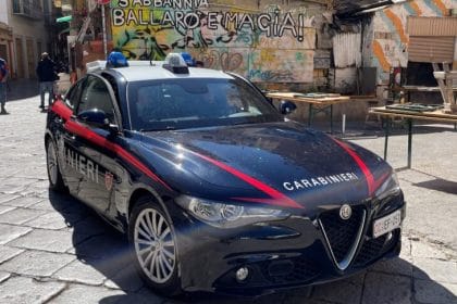Un'intensa attività di contrasto allo spaccio condotta dai carabinieri del comando provinciale di Palermo ha portato a sei arresti e quattro denunce in diversi quartieri della città. Le operazioni, che hanno interessato Brancaccio, Sperone, Borgo Vecchio, Falde e Oreto, hanno consentito di smantellare altrettanti punti di vendita al dettaglio di sostanze stupefacenti.