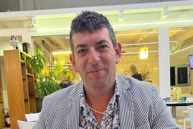 Incidente mortale sulla Provinciale, scontro frontale tra auto: perde la vita un 42enne Una nuova, terribile tragedia stradale è avvenuta venerdì. In un incidente stradale ha perso la vita Giuseppe Coirazza, 42 anni originario di Siculiana ma residente a Montallegro. Conosciuto da molti come ex commerciante ambulante, lascia un vuoto incolmabile e due figli.