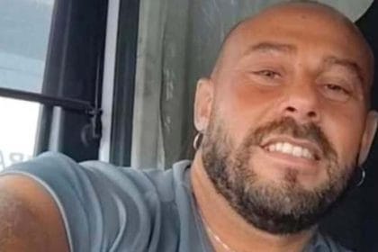 PALERMO – “Non so più come descrivere questa vita. Una vita di sacrifici, di sogni da realizzare, ma tutto ad un tratto finisce così. Ti porterò per sempre nel mio cuore, dai tanta forza alla tua famiglia”. È uno dei tanti messaggi che testimoniano il dolore e l’incredulità di chi conosceva Daniele Volpes, il motociclista palermitano di 38 anni che ha perso la vita nella giornata di ieri, domenica, in un incidente stradale avvenuto lungo la strada statale 117, nel tratto compreso tra Santo Stefano di Camastra e Reitano, nel Messinese.