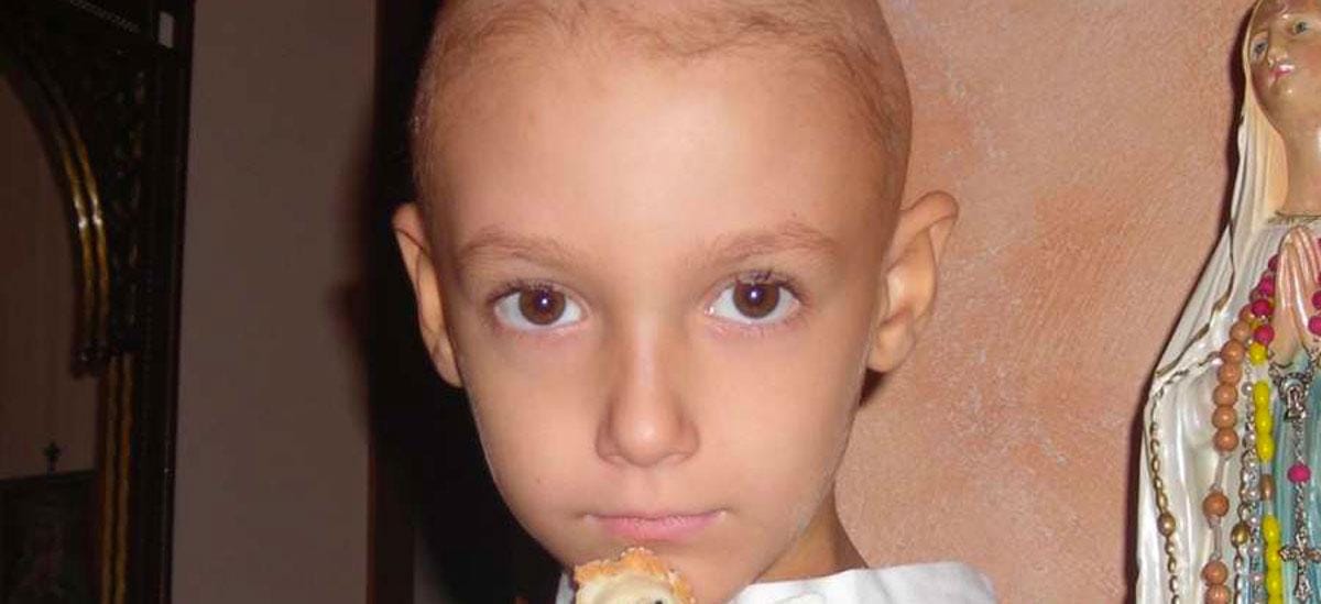 Morto per un tumore a 9 anni, la Chiesa avvia l'iter per rendere beato il piccolo siciliano Manuel La storia di fede e coraggio del piccolo Manuel Foderà potrebbe presto portarlo agli onori degli altari. Si apre infatti ufficialmente a Calatafimi-Segesta il cammino verso la beatificazione e la canonizzazione del bambino, scomparso il 20 luglio 2010 a soli 9 anni, dopo una lunga battaglia contro la malattia.
