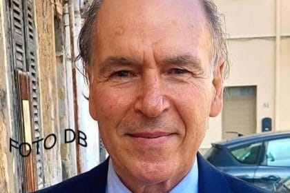 Un tragico incidente sul lavoro ha spezzato la vita di Pasquale Silvano, imprenditore di 75 anni originario di Aspra, frazione marinara di Bagheria (Palermo), ma da tempo trapiantato nelle Marche per gestire la sua attività di commercio ittico. Il dramma si è consumato nel tardo pomeriggio di martedì 25 novembre presso il Centro Agroalimentare Piceno, situato al confine tra San Benedetto del Tronto e Centobuchi, in provincia di Ascoli Piceno.