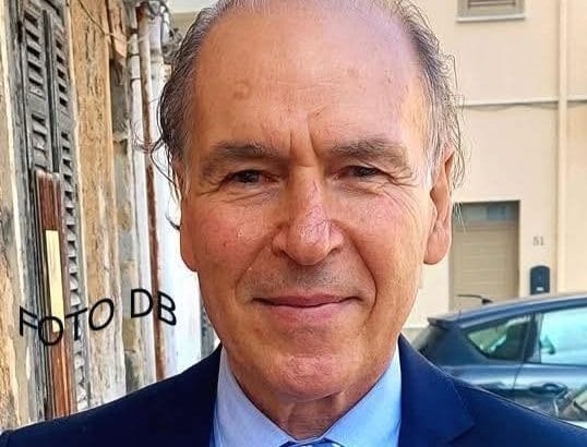 Un tragico incidente sul lavoro ha spezzato la vita di Pasquale Silvano, imprenditore di 75 anni originario di Aspra, frazione marinara di Bagheria (Palermo), ma da tempo trapiantato nelle Marche per gestire la sua attività di commercio ittico. Il dramma si è consumato nel tardo pomeriggio di martedì 25 novembre presso il Centro Agroalimentare Piceno, situato al confine tra San Benedetto del Tronto e Centobuchi, in provincia di Ascoli Piceno.