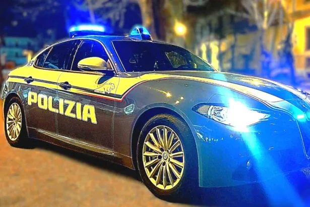 Spari in piazza Nascè, domani vertice in Prefettura: ipotesi "zona rossa" per via La Lumia Si alza il livello di allerta a Palermo dopo la notte di paura vissuta in centro. Domani mattina, alle 11:30, il Comitato provinciale per l'ordine e la sicurezza si riunirà in Prefettura per un vertice d'urgenza. Sul tavolo, presieduto dal prefetto Massimo Mariani, c'è un'ipotesi concreta: estendere la mappa delle "zone rosse", ovvero quelle aree soggette a controlli rafforzati e presidi fissi delle forze dell'ordine. Nel mirino c'è l'area di via Isidoro La Lumia e piazza Nascè, finora rimaste fuori dal piano di sicurezza straordinario varato dopo l'omicidio del giovane Paolo Taormina all'Olivella lo scorso ottobre.