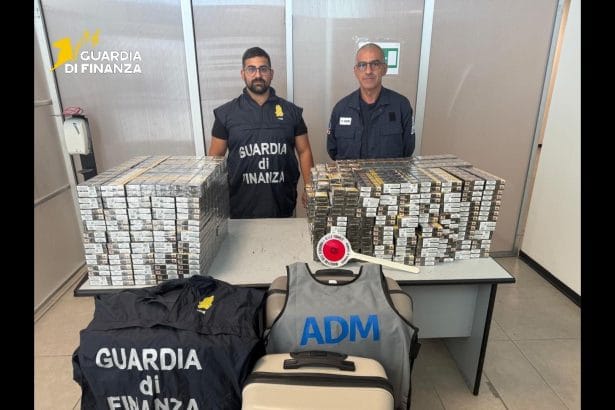 Da gennaio 2025 l’aeroporto internazionale di Palermo “Falcone - Borsellino” ha registrato un notevole traffico di passeggeri, segnando un incremento dell’8,6% rispetto all’anno precedente. Tra le mete più gettonate figurano Londra e New York, insieme a destinazioni in Spagna, Francia, Olanda e Germania, senza dimenticare i collegamenti con Turchia e Tunisia. L’aumento del flusso di viaggiatori ha reso necessario un rafforzamento delle attività di controllo da parte della Guardia di Finanza e dell’Agenzia delle Dogane e dei Monopoli (ADM), con un’intensificazione degli interventi a tutela delle normative doganali e valutarie.