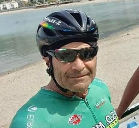 La comunità ciclistica siciliana è in lutto per la scomparsa di Salvatore Liuzzo, 65 anni, vittima di un drammatico incidente stradale avvenuto ieri mattina lungo via Regia Trazzera Piano Sperone, tra Altavilla Milicia e Trabia. L'uomo, originario di Termini Imerese ma residente a Trabia, ha perso la vita mentre effettuava una delle sue consuete uscite in bicicletta.