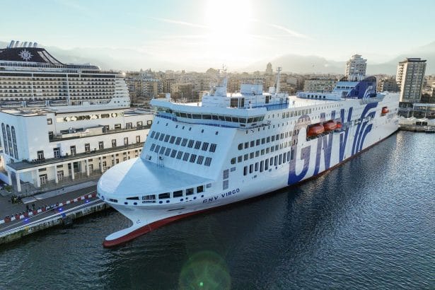 Una cerimonia di grande prestigio ha segnato ieri sera l'arrivo al porto di Palermo della Gnv Virgo, l'innovativa nave della flotta Grandi Navi Veloci destinata ai collegamenti con Genova. L'evento inaugurale, presentato dall'attore Giuseppe Fiorello, ha visto la partecipazione della campionessa di nuoto Federica Pellegrini nelle vesti di madrina, dell'étoile Eleonora Abbagnato, del commissario straordinario dell'Autorità di Sistema portuale del Mare di Sicilia occidentale Annalisa Tardino e dell'assessore regionale alle Infrastrutture Alessandro Aricò.