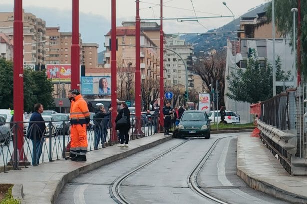 Palermo si appresta a vivere una trasformazione urbanistica radicale, ma non senza qualche sacrificio per gli automobilisti. È tutto pronto per l'avvio della nuova rete di piste ciclabili che collegherà snodi cruciali della città, dalla Costa Sud fino ai poli universitari e alla Stazione Centrale. Il cuore pulsante di questa operazione, che promette di ridisegnare la viabilità cittadina, sarà proprio Corso Calatafimi, destinato a diventare una delle arterie principali della mobilità dolce.
