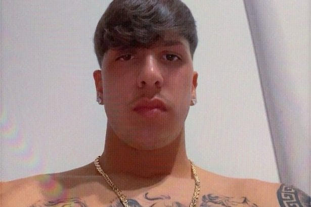Non è solo una cronaca di follia notturna, ma un incrocio di destini che lascia senza fiato. Dietro il ferimento di Valentina Peonio, la 33enne colpita da un colpo di fucile in piazza Nascè, emerge un dettaglio che aggiunge dramma al dramma: a soccorrerla e a testimoniare contro l'aggressore è stata un'amica che porta ancora addosso le ferite psicologiche di un altro massacro. La ragazza, infatti, era la fidanzata di una delle tre vittime della strage di Monreale (Pirozzo, Turdo e Miceli) avvenuta lo scorso aprile.