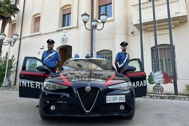 Pugni e spintoni per evitare il controllo: due arresti tra via Dante e viale Di Vittorio Nell’ambito dell’intensificazione dei servizi di prevenzione e controllo del territorio volti al contrasto dell’illegalità diffusa e alla tutela della sicurezza urbana, i militari dell’Arma dei Carabinieri – Nucleo Radiomobile di Palermo – hanno eseguito, in due distinti interventi, due arresti in flagranza di reato per resistenza a Pubblico Ufficiale.