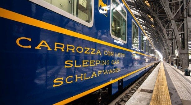 A ruba i biglietti del treno Sicilia Express, sold-out in 30 minuti Straordinario successo del Sicilia Express, l'iniziativa della Regione Siciliana per raggiungere l'Isola in treno durante il periodo delle festività natalizie. Oltre duemila biglietti sono stati venduti già nei primi trenta minuti e sono rimasti disponibili gli ultimi posti per il viaggio di andata del 27 dicembre e il ritorno del 10 gennaio.