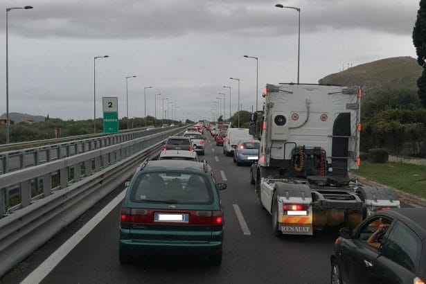 L'Anas ha ultimato con un giorno di anticipo gli interventi di ammodernamento sui viadotti Cubo e Perriera dell'autostrada A19 Palermo-Catania. Il cantiere attivo da fine novembre nel tratto di Casteldaccia, in direzione del capoluogo etneo, è stato smantellato questa mattina.