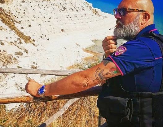Se ne è andato Vincenzo Ingrassia, poliziotto della questura di Palermo dal 1991, veterano del Reparto mobile. Una malattia se l'è portato via a 54 anni, pochi giorni prima del compleanno che avrebbe festeggiato giovedì 15 gennaio. Lascia due figli e un vuoto enorme tra i colleghi che lo consideravano un punto di riferimento, uno su cui potevi sempre contare.