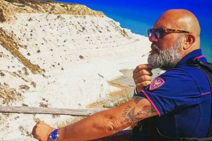 Se ne è andato Vincenzo Ingrassia, poliziotto della questura di Palermo dal 1991, veterano del Reparto mobile. Una malattia se l'è portato via a 54 anni, pochi giorni prima del compleanno che avrebbe festeggiato giovedì 15 gennaio. Lascia due figli e un vuoto enorme tra i colleghi che lo consideravano un punto di riferimento, uno su cui potevi sempre contare.