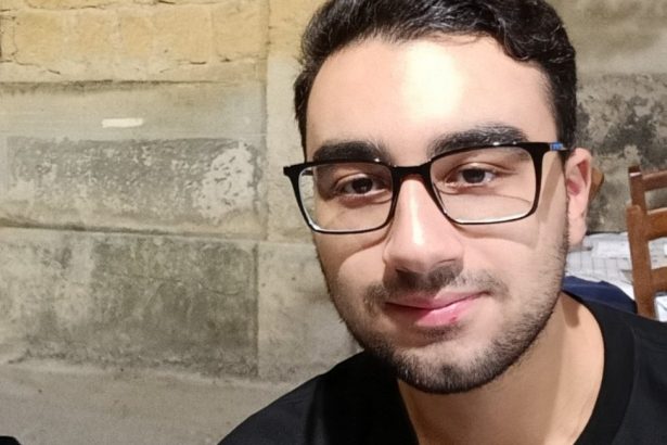 Ribera si è fermata per dare l'ultimo saluto a Riccardo Gentile, il diciottenne strappato alla vita da un improvviso malore mentre si trovava nella propria abitazione. Nonostante l'immediato intervento dei soccorritori, per il giovane non c'è stato nulla da fare.